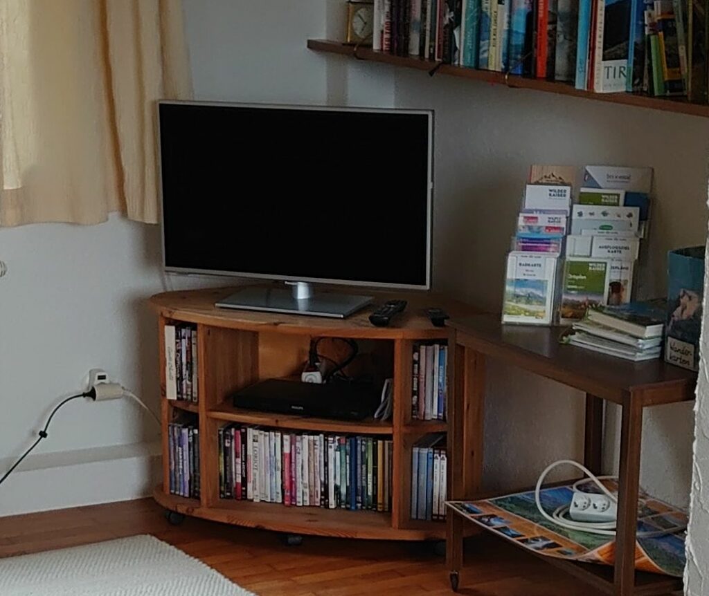 Foto moderner Fernseher im Wohnzimmer